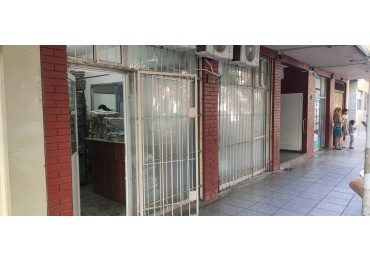 venta local, salida a dos calles Gascon y Entre Rios