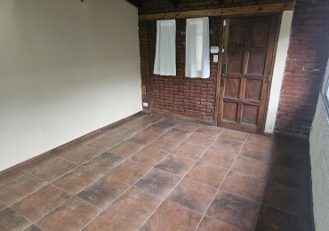 Venta, Casa en ph al frente 4 ambientes Falkner 6700