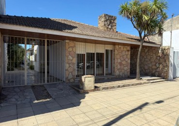 Casa 5 ambientes con salon de 70 metros cuadrados