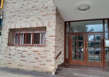 Venta Departamento 2 ambientes, Frente a Plaza Colon.